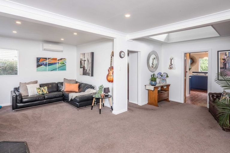 Photo of property in 11 Karaka Grove, Raumati Beach, Paraparaumu, 5032