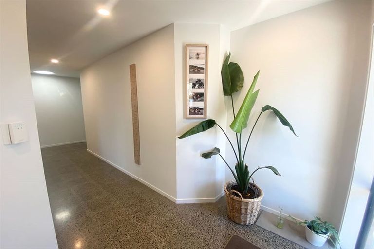 Photo of property in 32 Orlando Crescent, Waimairi Beach, Christchurch, 8083