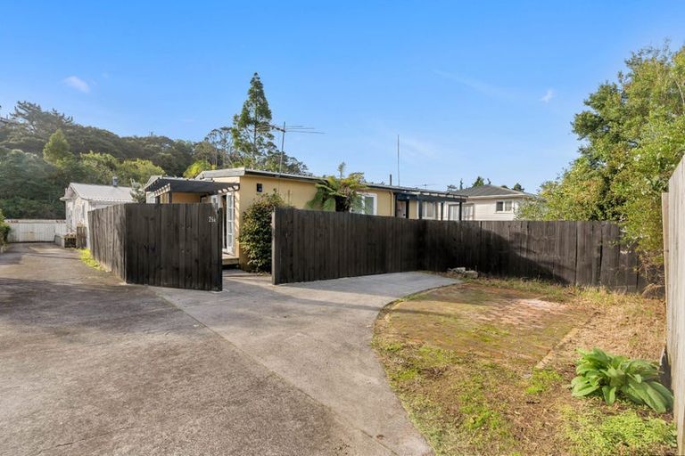 Photo of property in 2/26 Woodside Road, Massey, Auckland, 0614