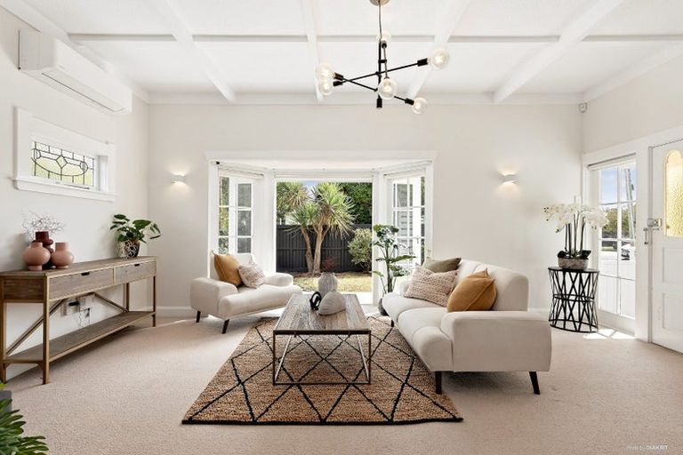Photo of property in 20 Alberta Street, Point Chevalier, Auckland, 1022