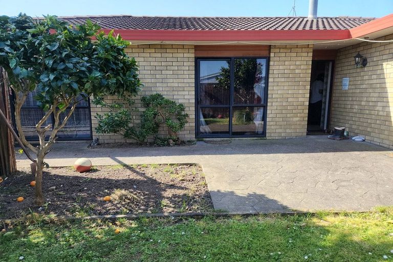 Photo of property in 32 Trimdon Street, Randwick Park, Auckland, 2105