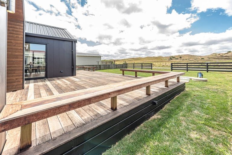 Photo of property in 16 Coleman Avenue, Waverley, 4591