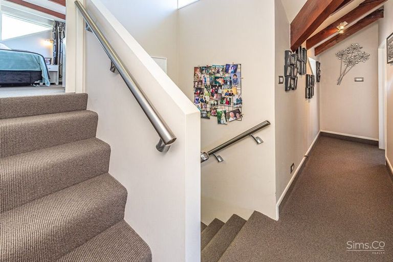 Photo of property in 2 Burtts Road, Durie Hill, Whanganui, 4500