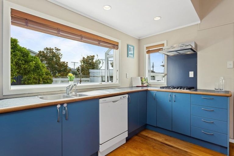Photo of property in 20 Vincent Road, Northcote Point, Auckland, 0627