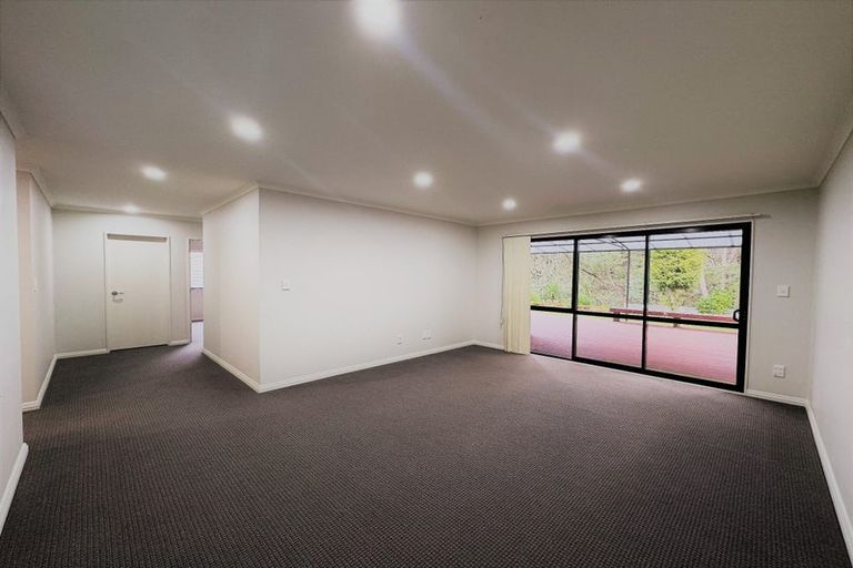Photo of property in 21 Springvale Drive, Fairview Heights, Auckland, 0632