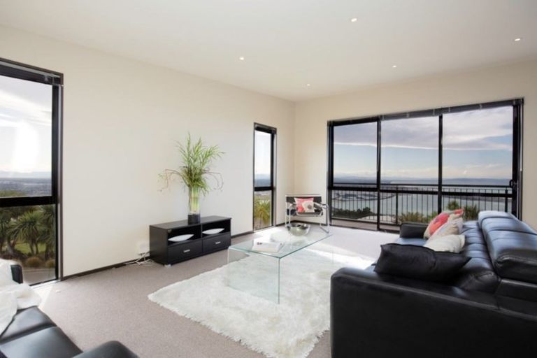 Photo of property in 2 Signal Hill Road, Mount Pleasant, Christchurch, 8081
