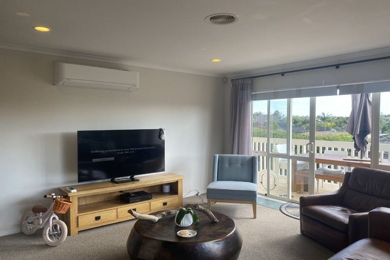 Photo of property in 33 Blue Heron Rise, Stanmore Bay, Whangaparaoa, 0932