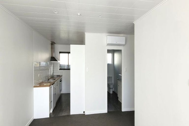 Photo of property in 76b Eliot Street, New Plymouth, 4310