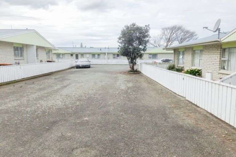 Photo of property in 3 Seddon Street, Takaro, Palmerston North, 4412