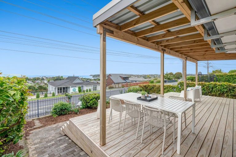 Photo of property in 43 Waiora Road, Stanmore Bay, Whangaparaoa, 0932