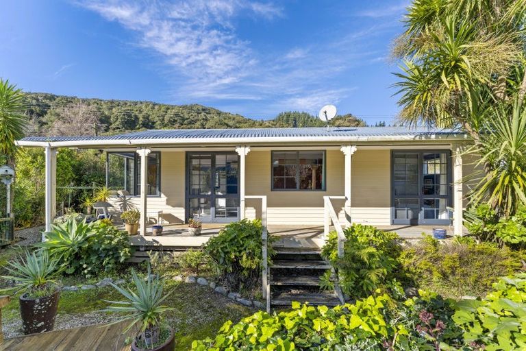 Photo of property in 1695 Queen Charlotte Drive, Linkwater, Picton, 7281