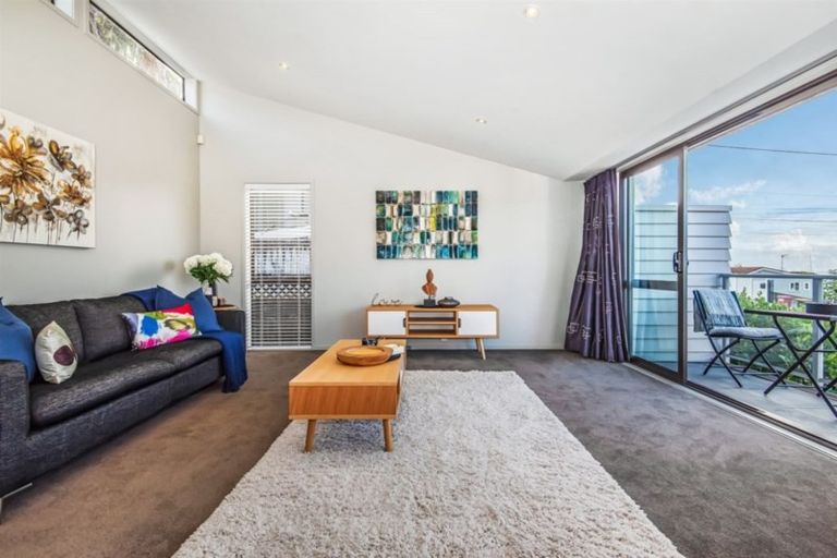 Photo of property in 4/9 Korotaha Terrace, Rothesay Bay, Auckland, 0630