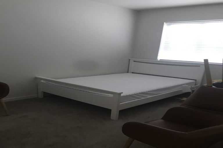 Photo of property in 76 Harrowglen Drive, Northcross, Auckland, 0630