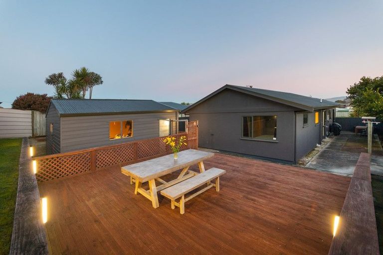 Photo of property in 35 Dahlstrom Grove, Kelvin Grove, Palmerston North, 4414