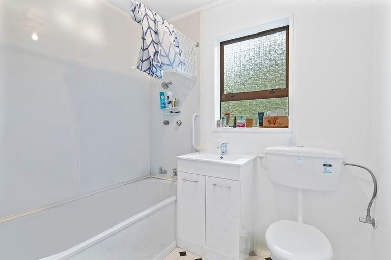 Photo of property in 6 Walker Avenue, Paremata, Porirua, 5026