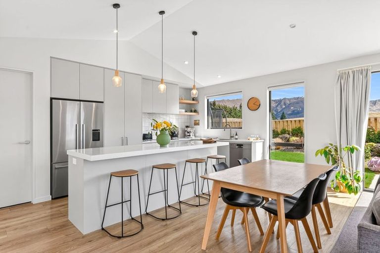 Photo of property in 4 Robrosa Street, Wanaka, 9305