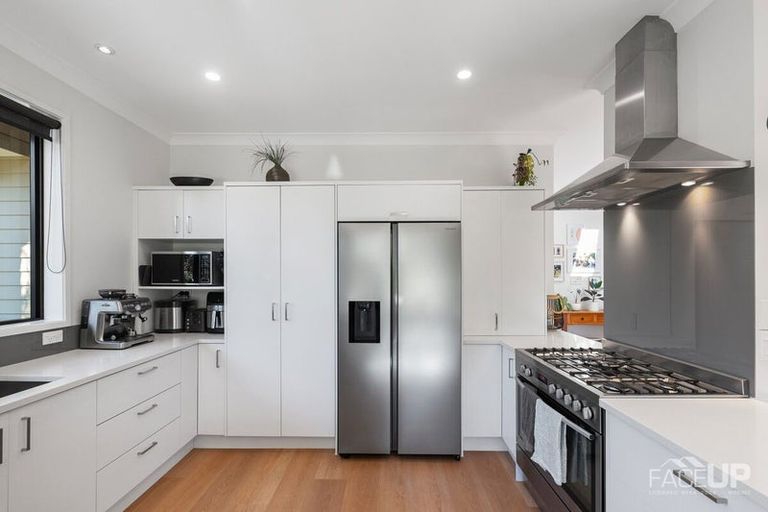 Photo of property in 13 Hobie Court, West Harbour, Auckland, 0618