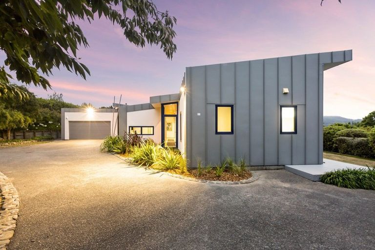 Photo of property in 68 Emerald Hill Drive, Birchville, Upper Hutt, 5018