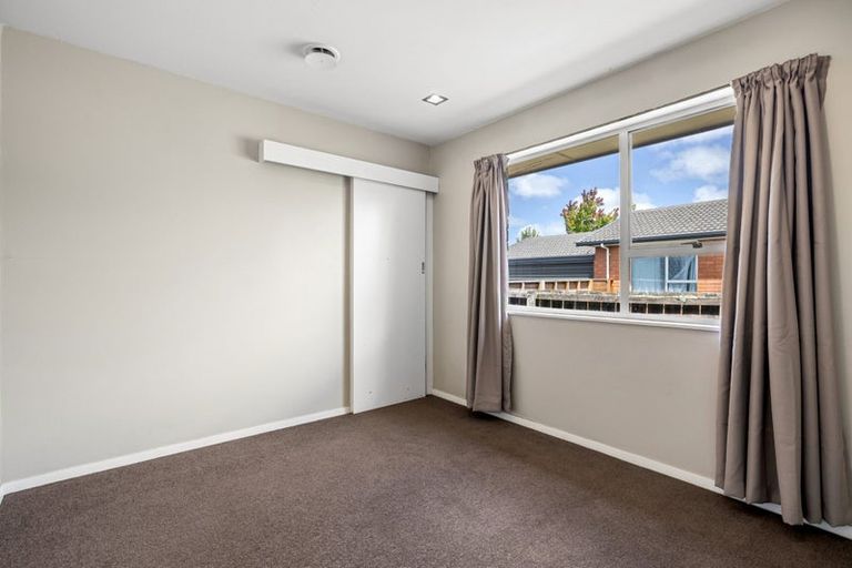Photo of property in 27 Denniston Crescent, Redwood, Christchurch, 8051