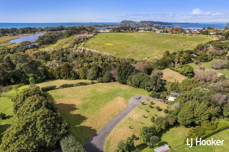 Photo of property in 68 Koutunui Road, Athenree, Katikati, 3177