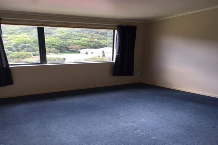 Photo of property in 35 Olivia Crescent, Tawa, Wellington, 5028