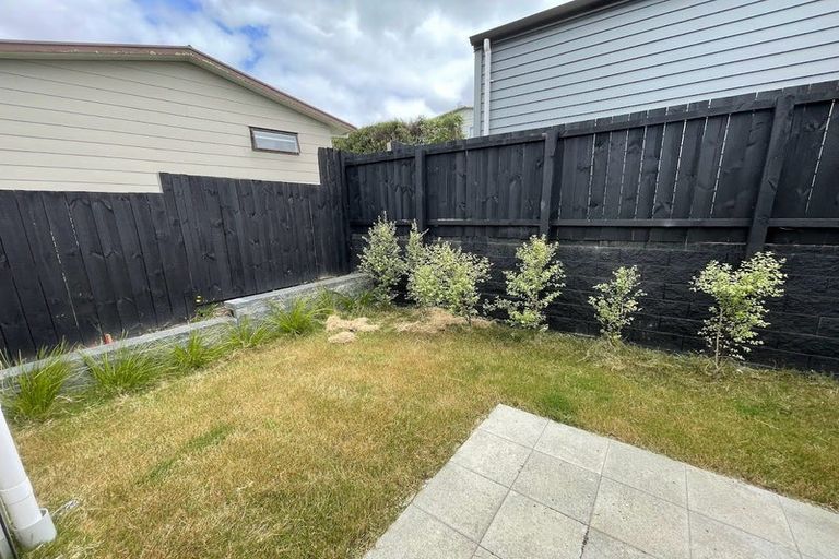 Photo of property in 8/101 Hobsonville Road, West Harbour, Auckland, 0618