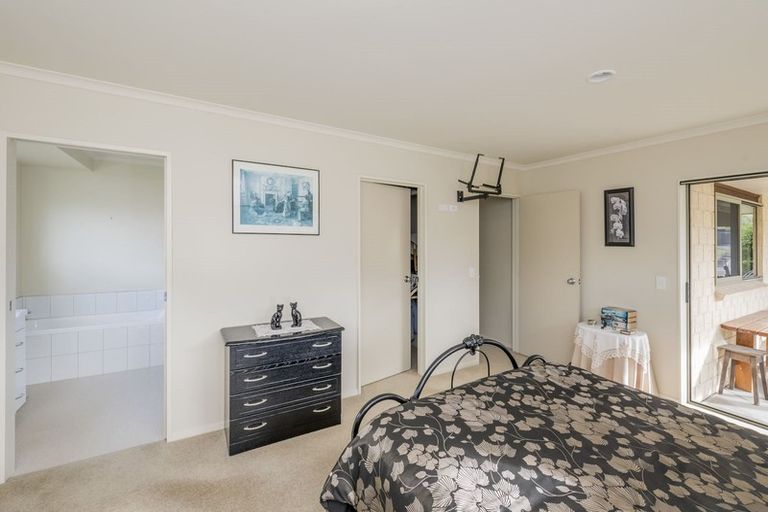 Photo of property in 23 Leanne Way, Waikanae Beach, Waikanae, 5036