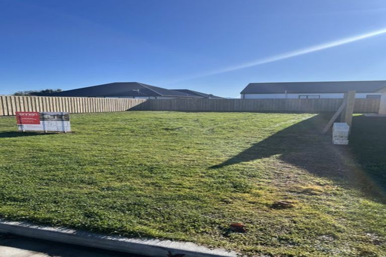Photo of property in 18 Hanmer Crescent, Rangiora, 7400