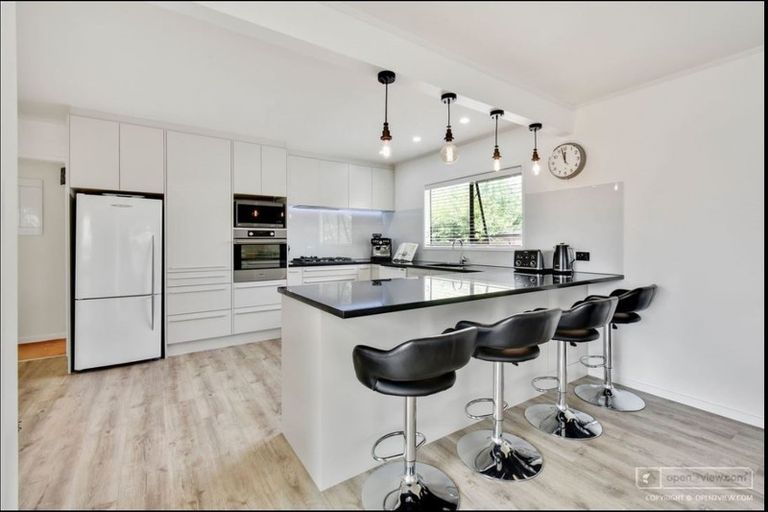 Photo of property in 80 Everglade Drive, Goodwood Heights, Auckland, 2105