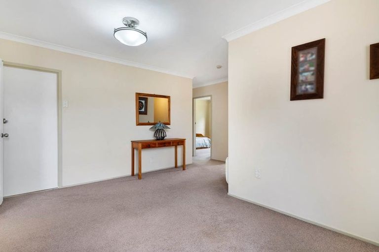 Photo of property in 31 Prince Regent Drive, Half Moon Bay, Auckland, 2012