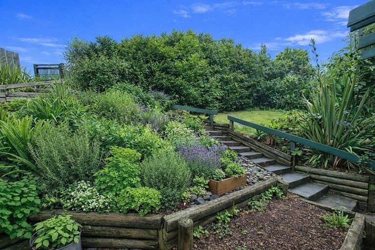 Photo of property in 1/13 Target Road, Totara Vale, Auckland, 0629