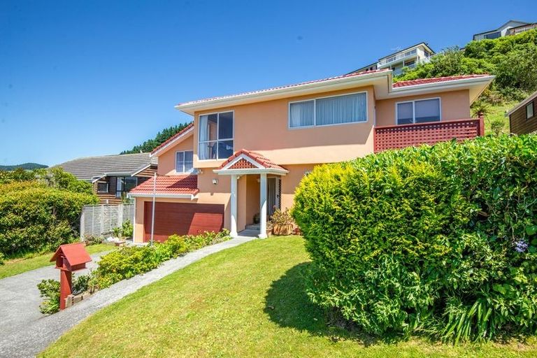 Photo of property in 20 Ordley Grove, Tawa, Wellington, 5028