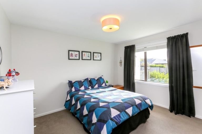 Photo of property in 14 Te Arakete Place, Hurworth, New Plymouth, 4310