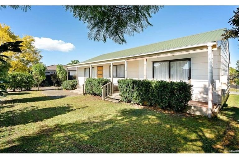 Photo of property in 10 Seaward Place, Wattle Downs, Auckland, 2103