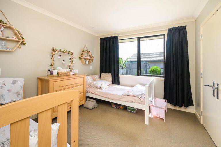 Photo of property in 19 Johnstone Drive, Fitzherbert, Palmerston North, 4410