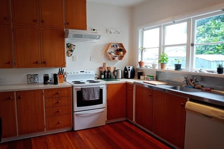 Photo of property in 39 Thornycroft Avenue, Epuni, Lower Hutt, 5011