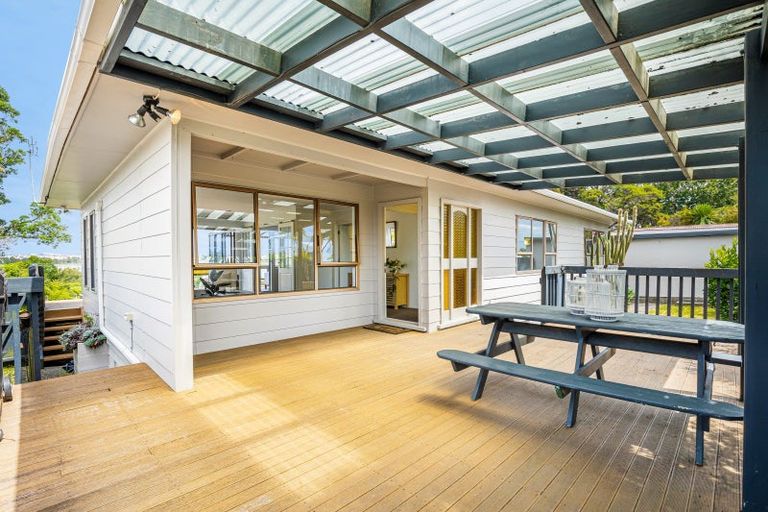 Photo of property in 27 Ferry Parade, Herald Island, Auckland, 0618