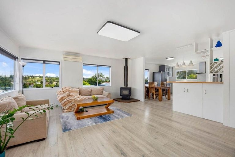 Photo of property in 24 Squirrel Lane, Browns Bay, Auckland, 0630