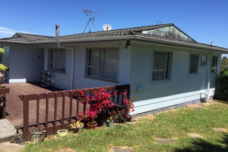 Photo of property in 3 Lavery Place, Sunnynook, Auckland, 0632