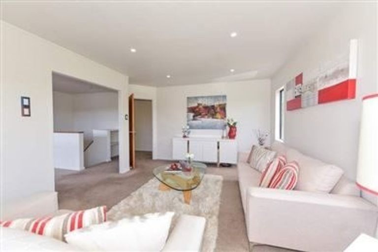 Photo of property in 10 Camilla Grove, Totara Vale, Auckland, 0629