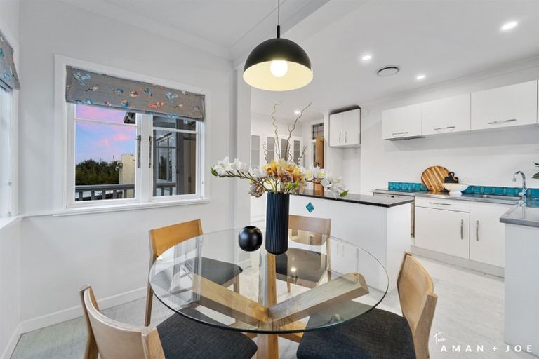 Photo of property in 12 Eastglen Road, Glen Eden, Auckland, 0602