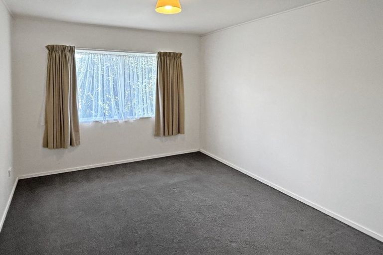 Photo of property in 15 Pisces Road, Glen Eden, Auckland, 0602