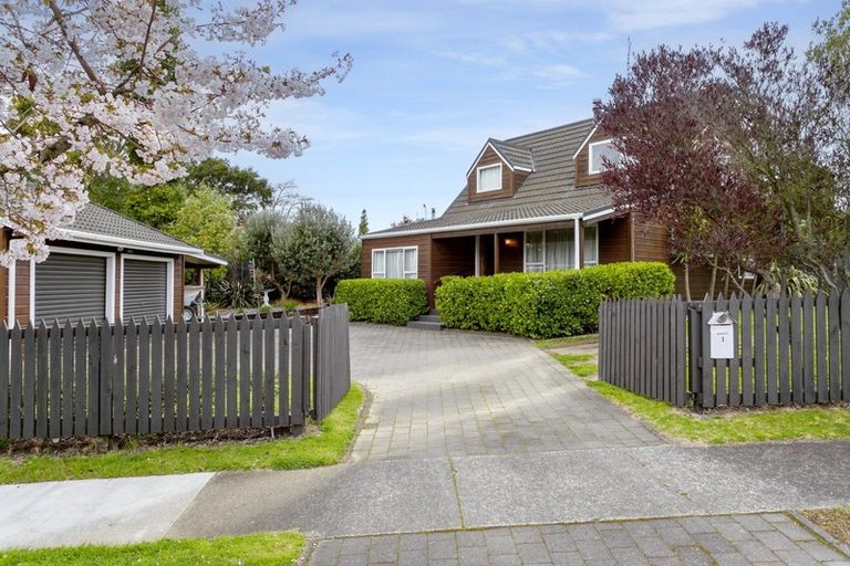 Photo of property in 1 Green Place, Richmond Heights, Taupo, 3330