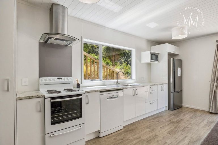 Photo of property in 16 Cosy Dell Road, North Dunedin, Dunedin, 9016