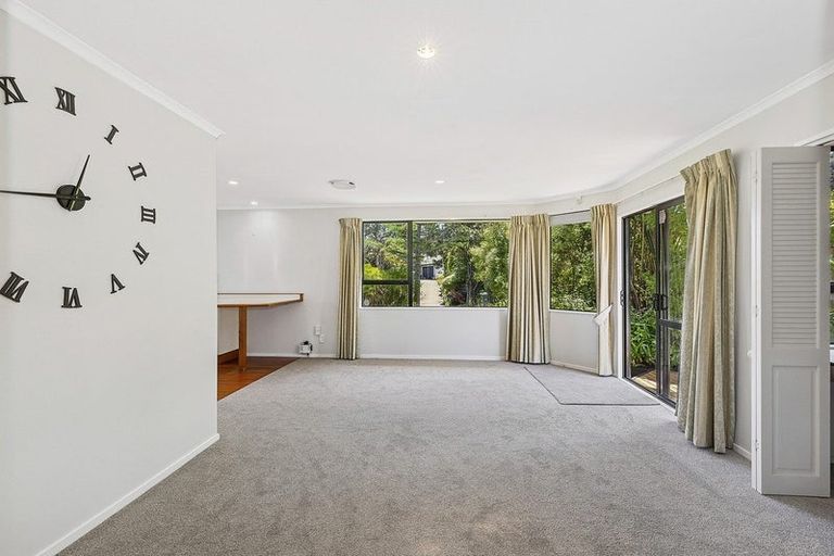 Photo of property in 37 Saunders Close, Whitby, Porirua, 5024