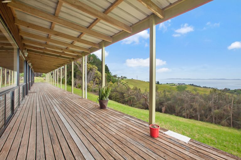 Photo of property in 21 Spicer Road, Cable Bay, 0420
