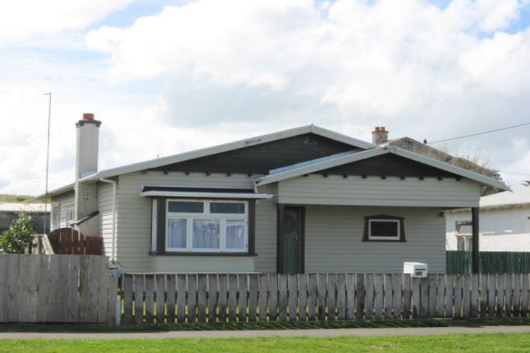 Photo of property in 114 Cornfoot Street, Castlecliff, Whanganui, 4501