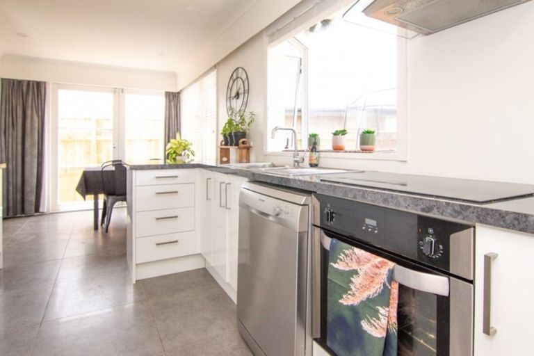 Photo of property in 43b Abraham Crescent, Milson, Palmerston North, 4414