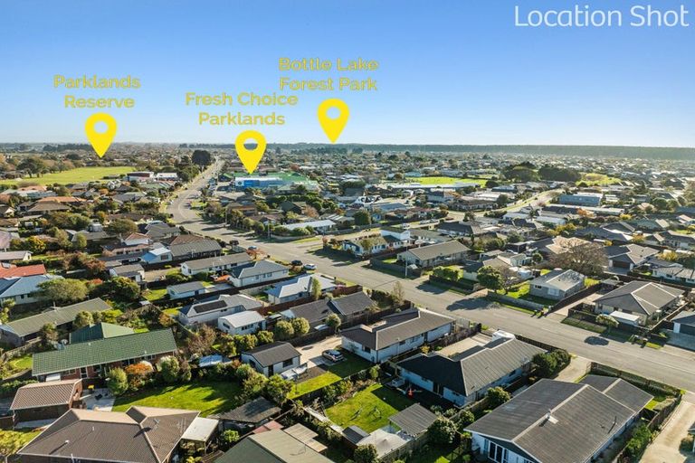 Photo of property in 2/20 Kirsten Place, Parklands, Christchurch, 8083