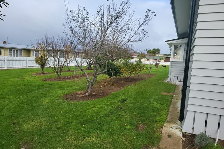 Photo of property in 246 Hepburn Road, Glendene, Auckland, 0602